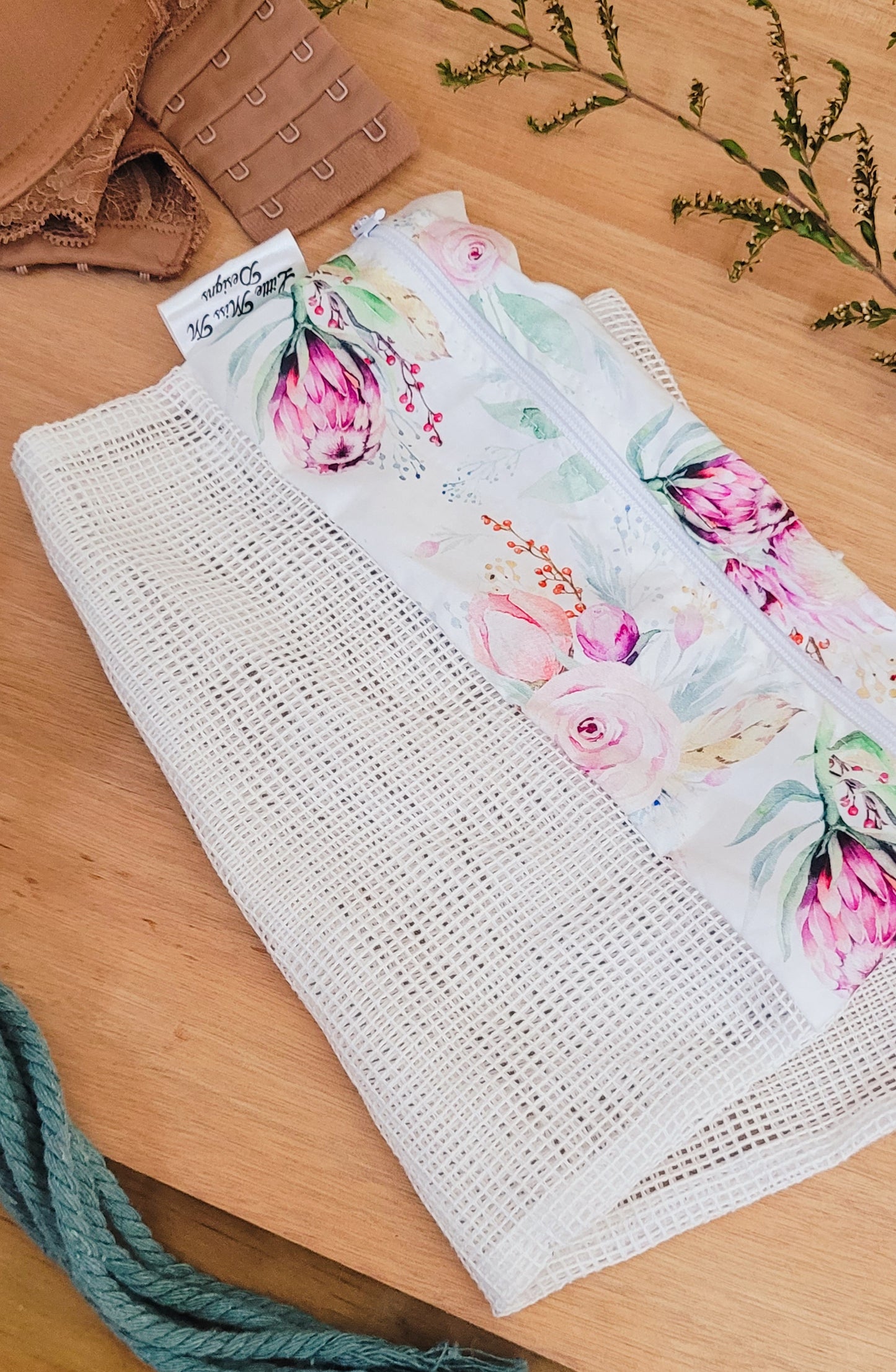 King & Queen Of The Bush Wash Bag