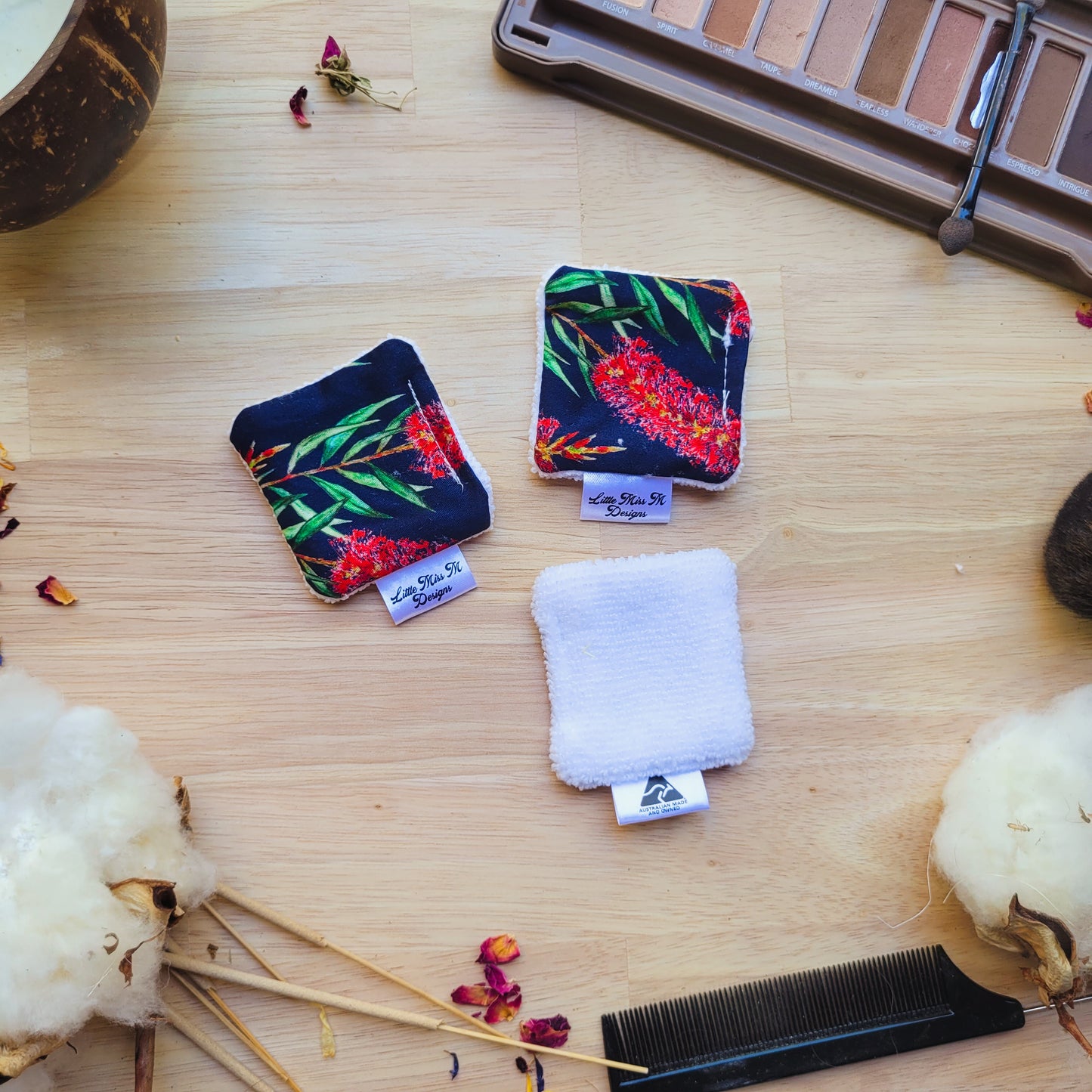 Navy Bottlebrush Makeup Wipes