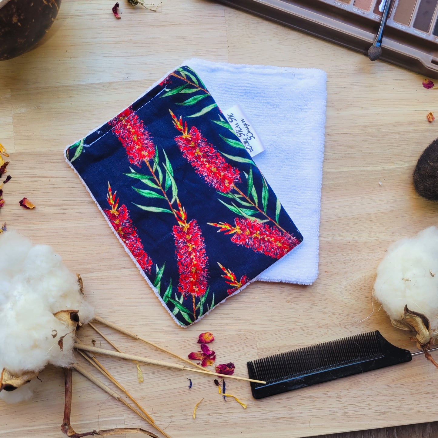 Navy Bottlebrush Makeup Wipes
