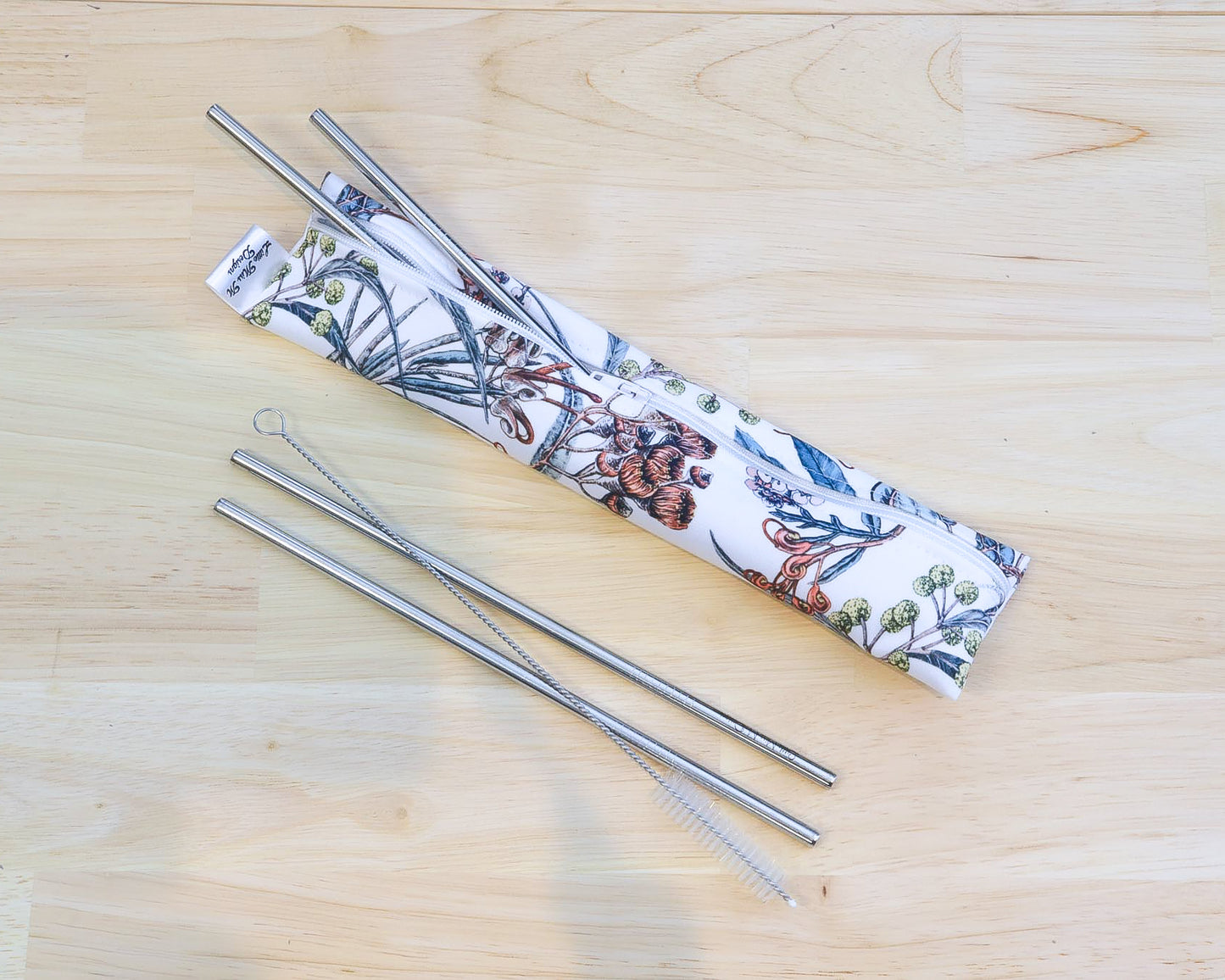 Gravillia Straw Pouch