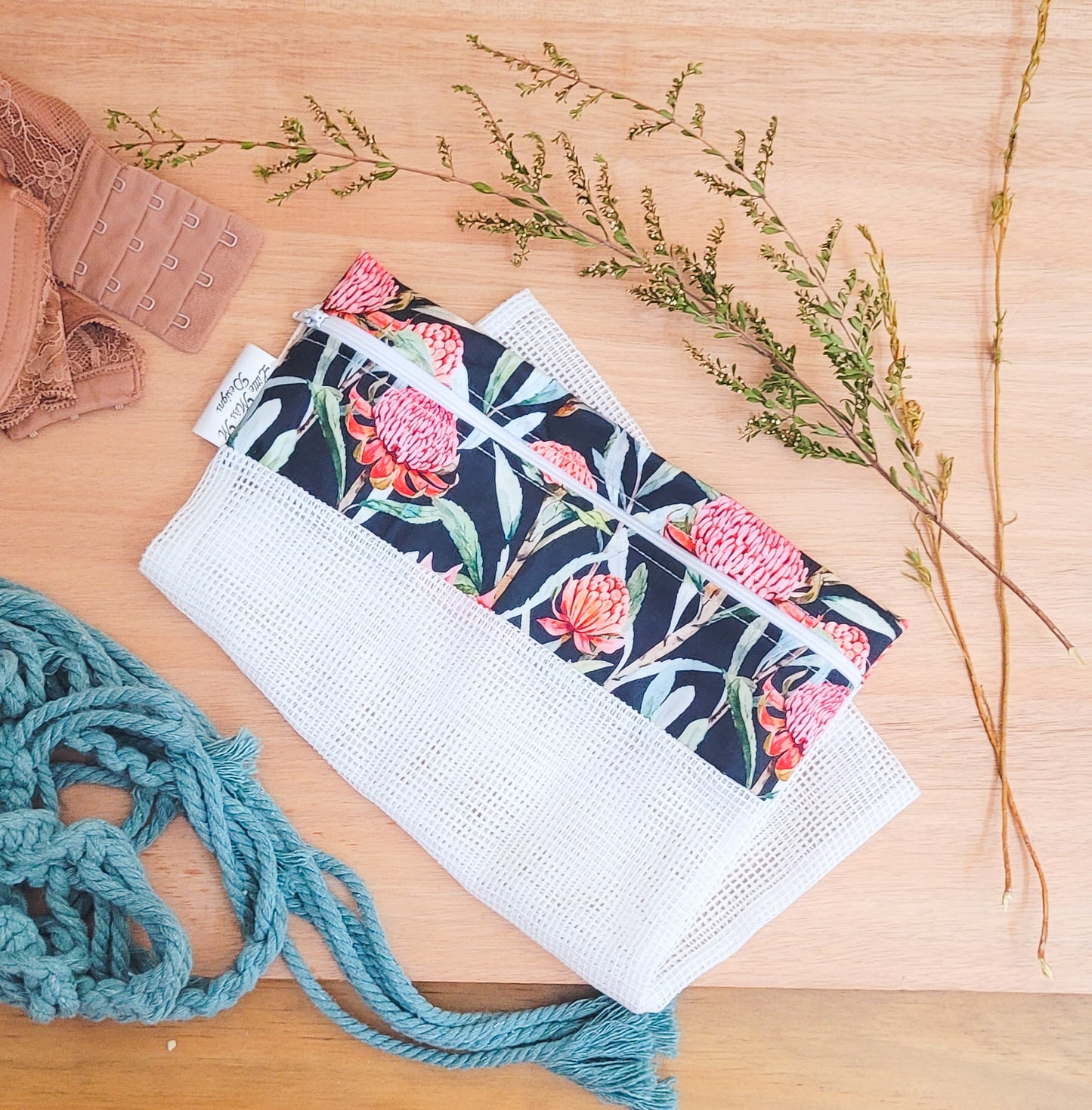 Waratah Wash Bag