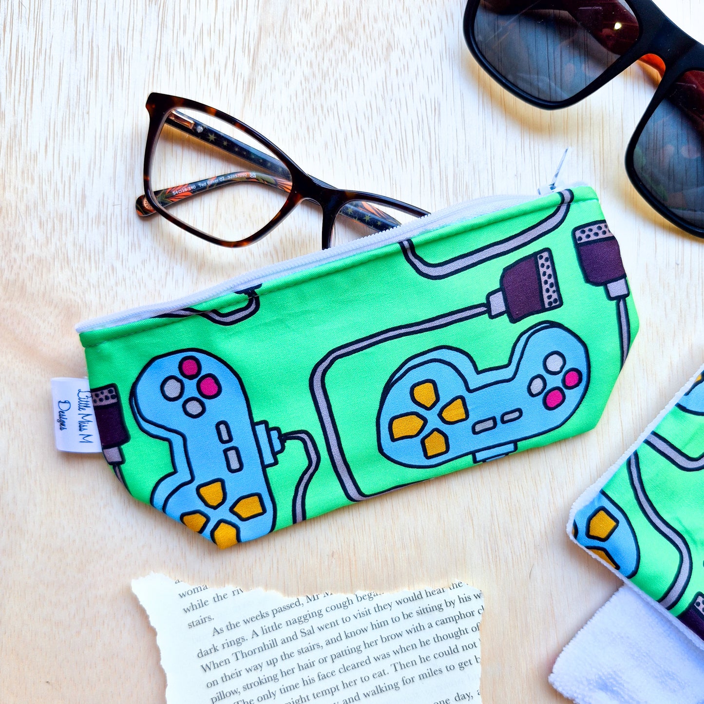 Glasses Case & Cleaner Cheatcode